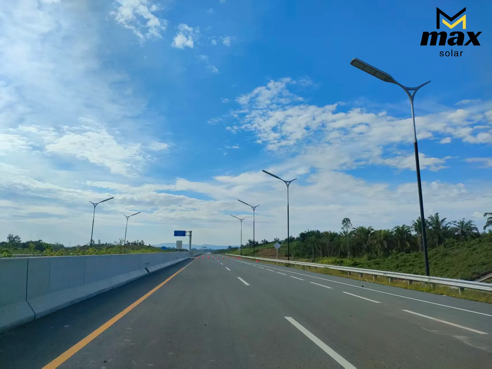 Penerangan Jalan Tenaga Surya